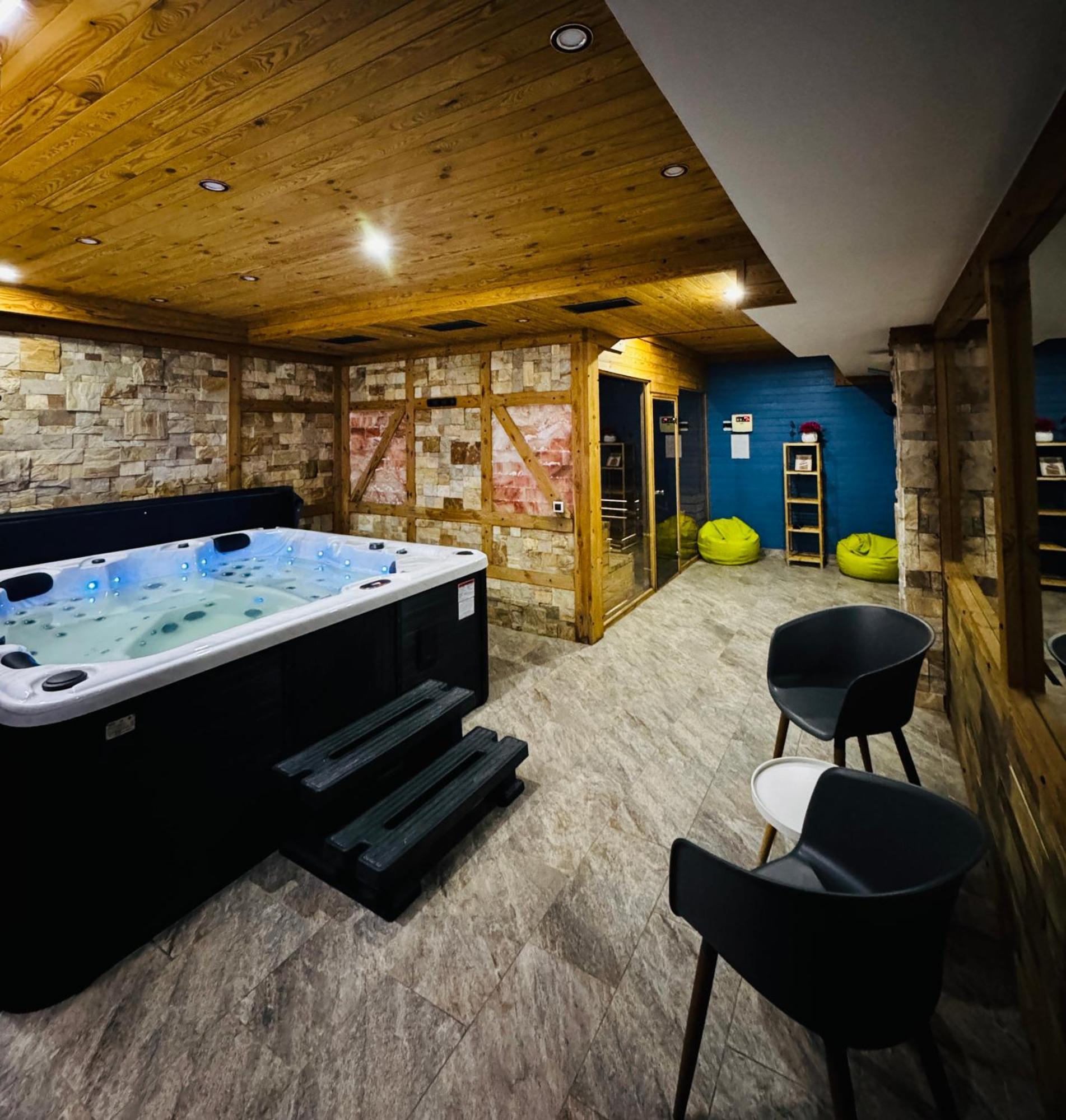 Kaban Boutique - 5Star Central Villa In Vatra Dornei Buitenkant foto